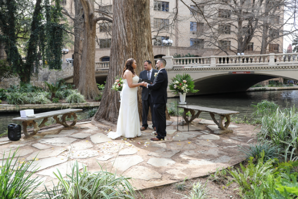 Marriage Island San Antonio Riverwalk - Everlasting Elopements